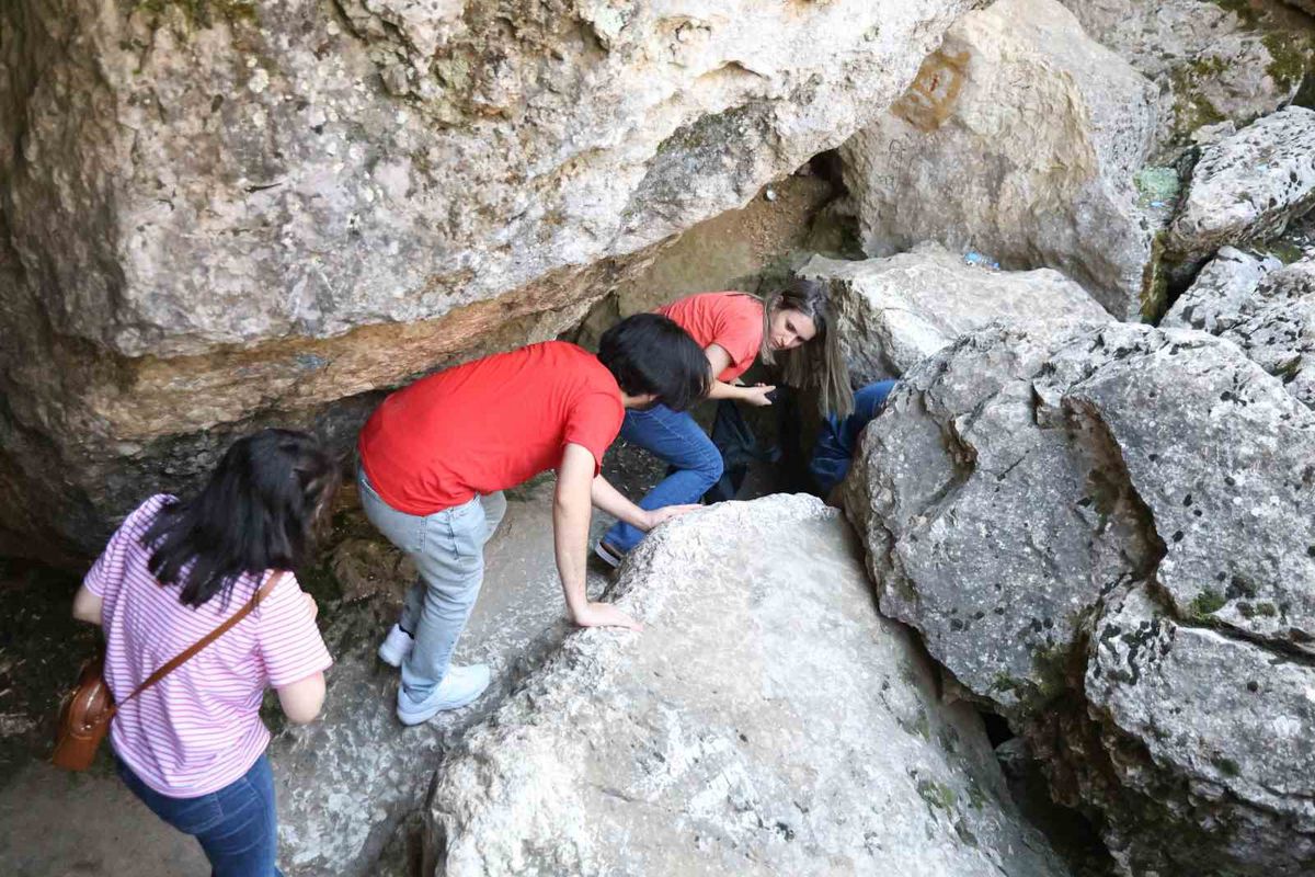 Buzluk Mağarası sıcaktan bunalanlara serinlik oluyor