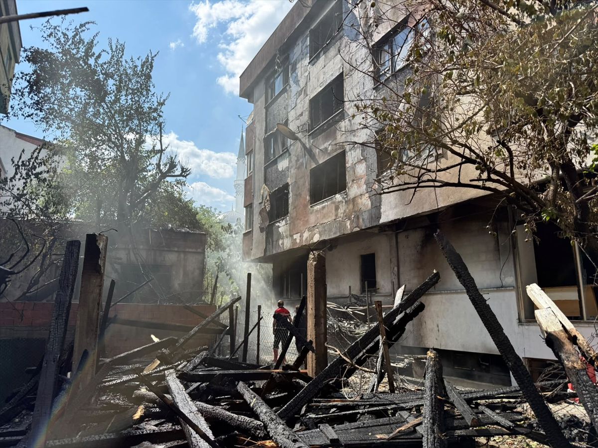 Sinop'ta 4 Katlı Binada Yangın: Büyük Hasar