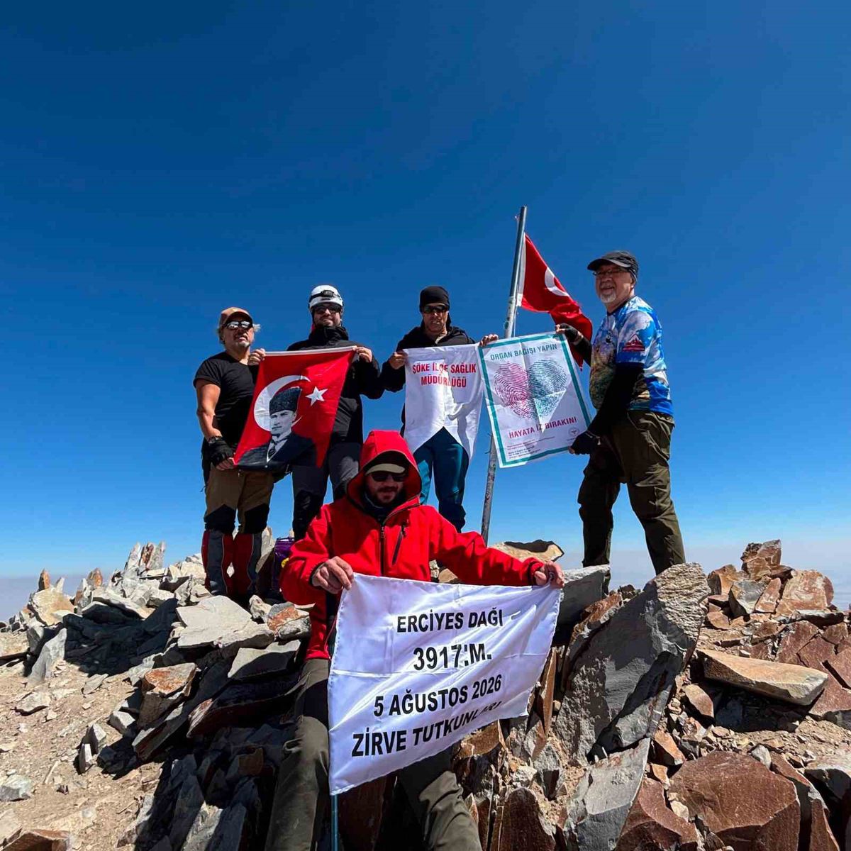 Söke'li sağlıkçılar Erciyes zirvesinde organ bağışına dikkat çekti