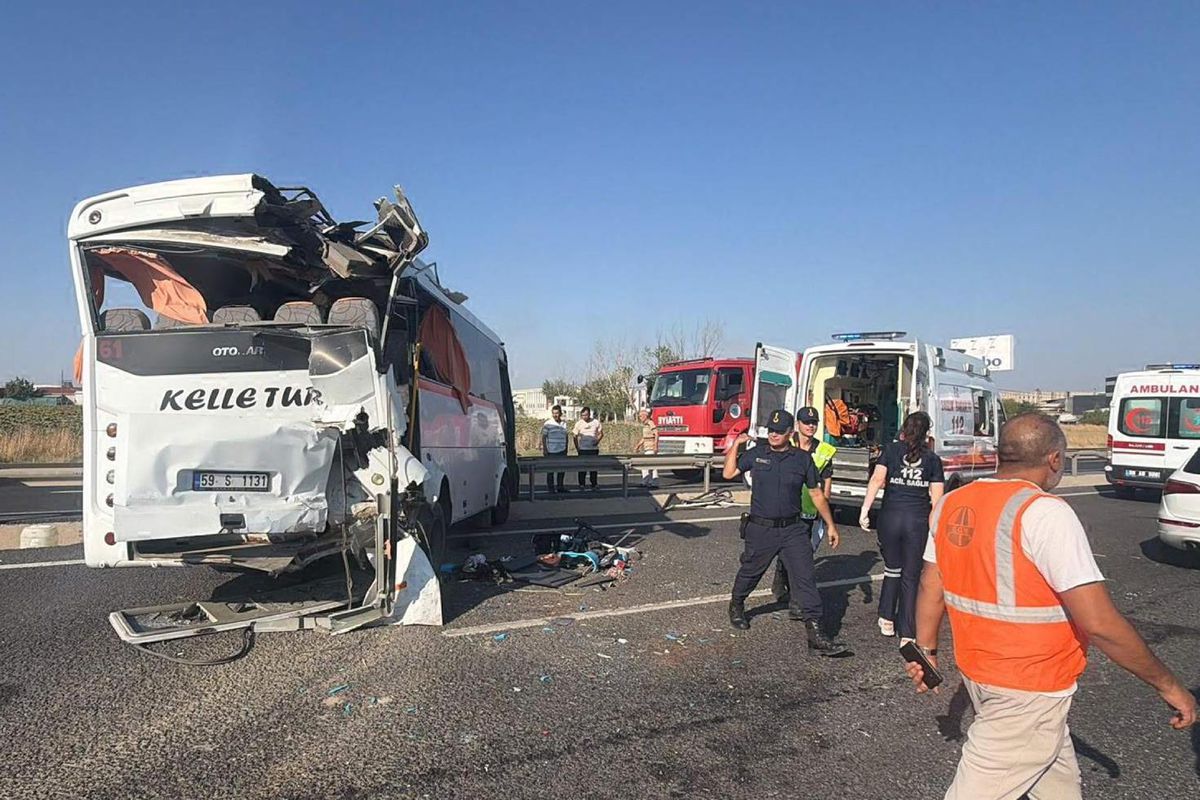 Tekirdağ'da zincirleme kaza: Ortalık savaş alanına döndü, onlarca yaralı var