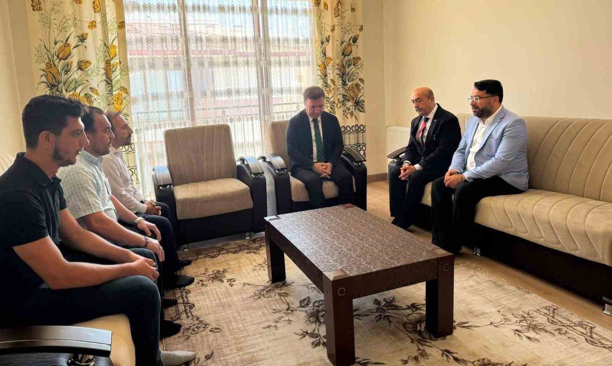 Vali Aydoğdu, Şehit Babası Mehmet Zengin’in Ailesine Taziye Ziyaretinde Bulundu
