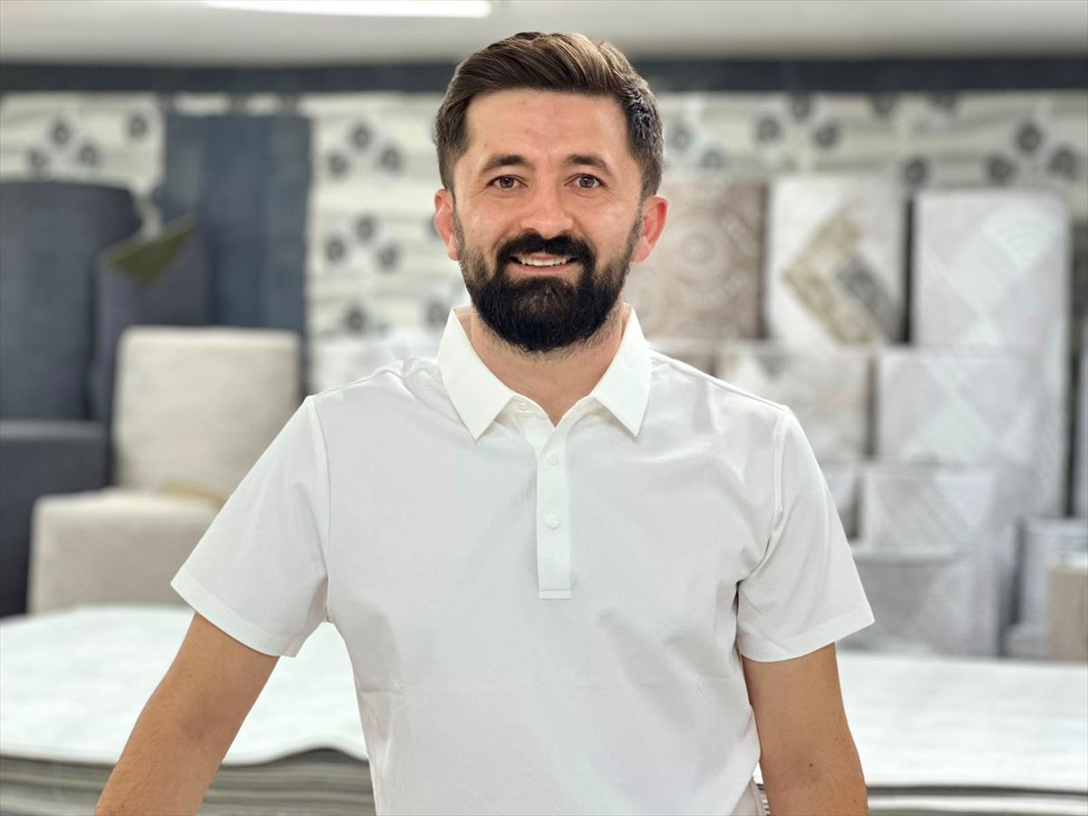 Halı pazarlığında halay kareografisi