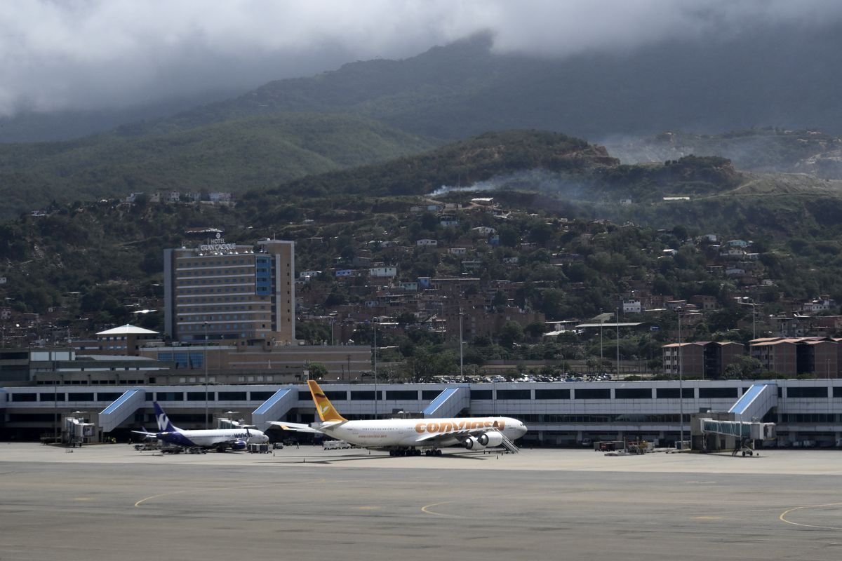 Venezuela'nın en büyük havalimanında kargo operasyonları yeniden başladı