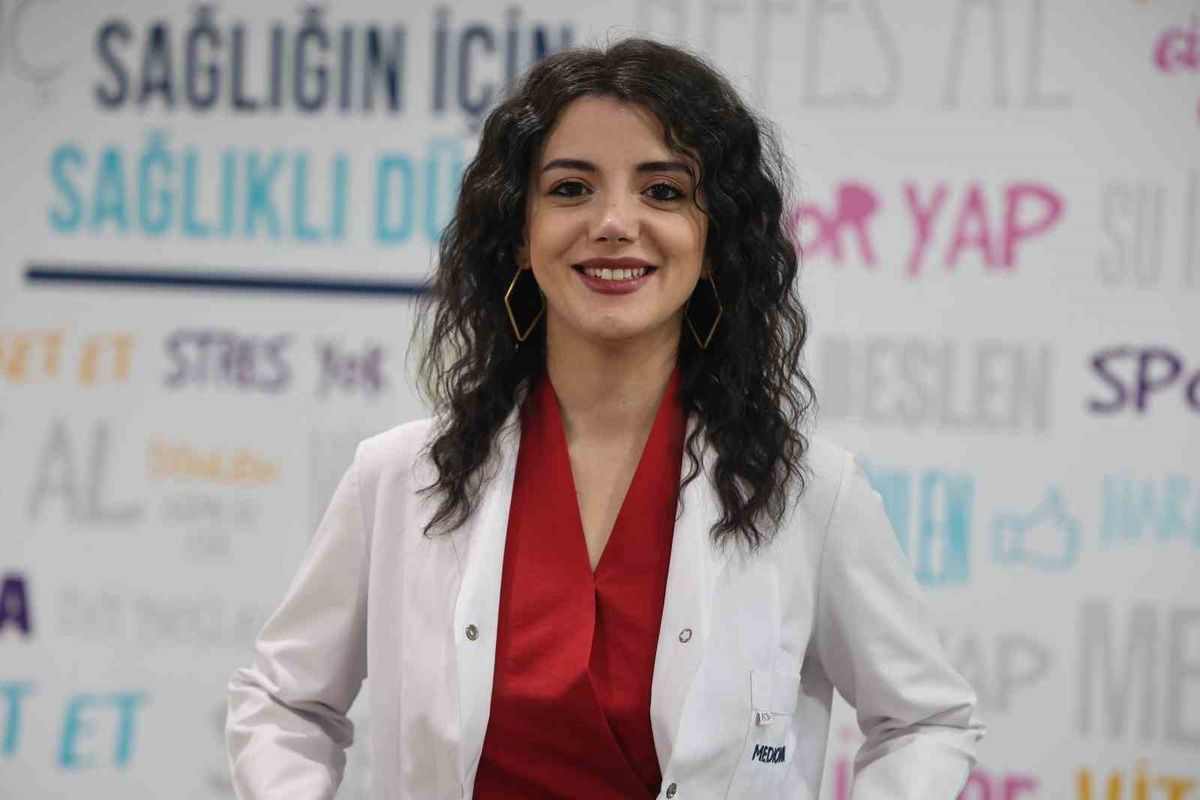 Uzmanlardan Yaz Aylarında Beslenme Uyarısı: Bol Su İçin, Dengeli Beslenin