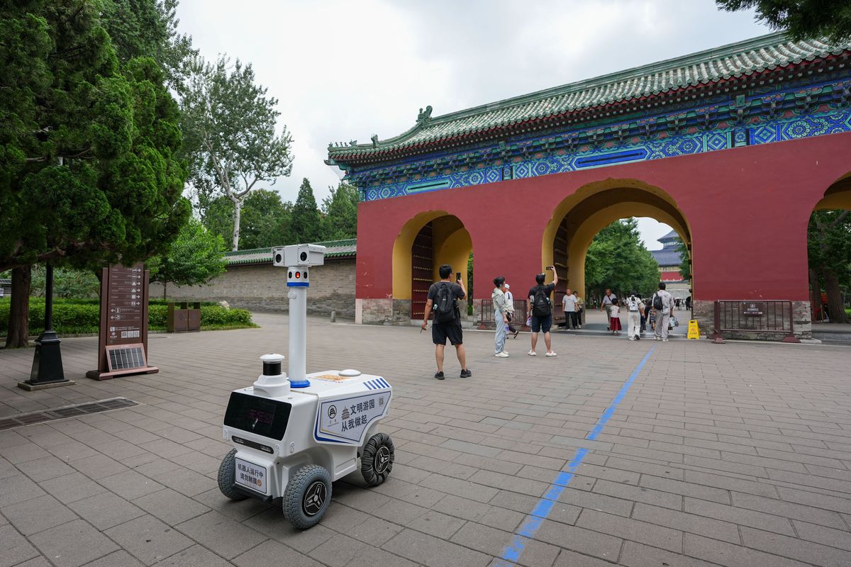 Beijing'deki Parklarda Robotlar Göreve Başladı