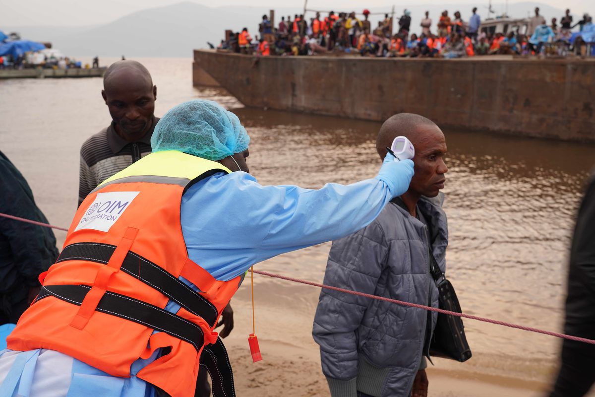 Kinşasa'da Ebola Şüphesi: Yolcu Teknesine Müdahale