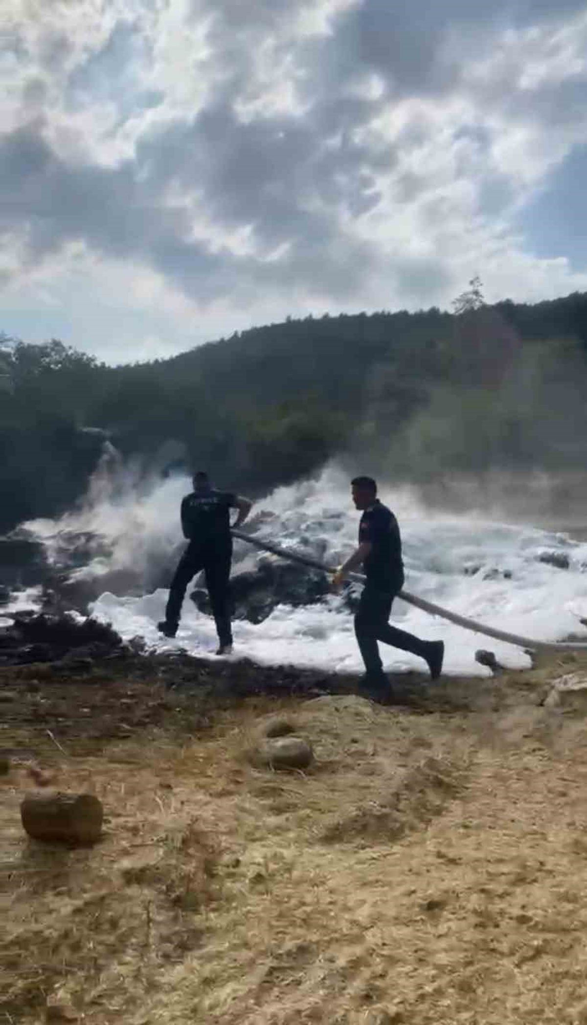 Anız Yangınında Traktör ve Patoz Küle Döndü