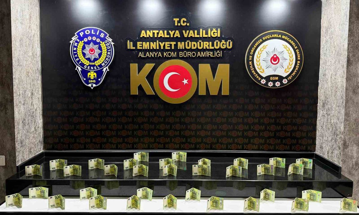 Antalya'da Kaçakçılık Operasyonu: 22 Tarihi Eser Ele Geçirildi
