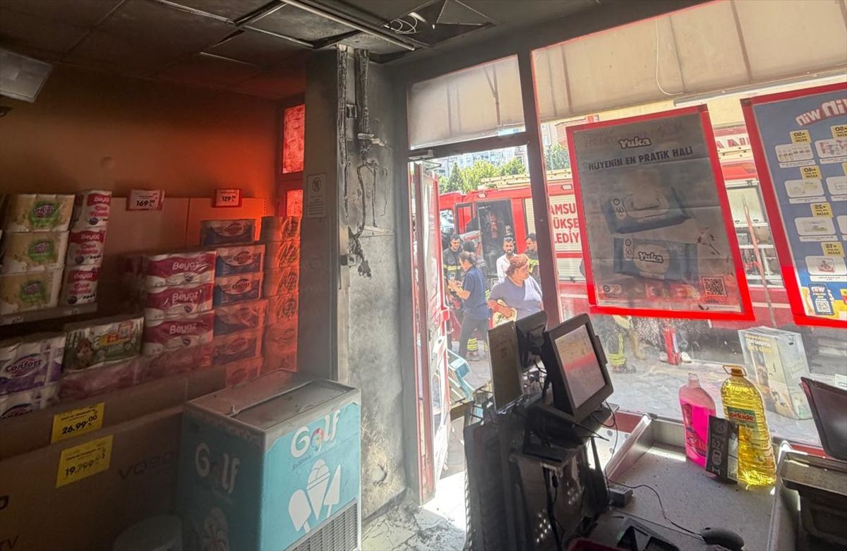 Bafra'da markette yangın: Maddi hasar