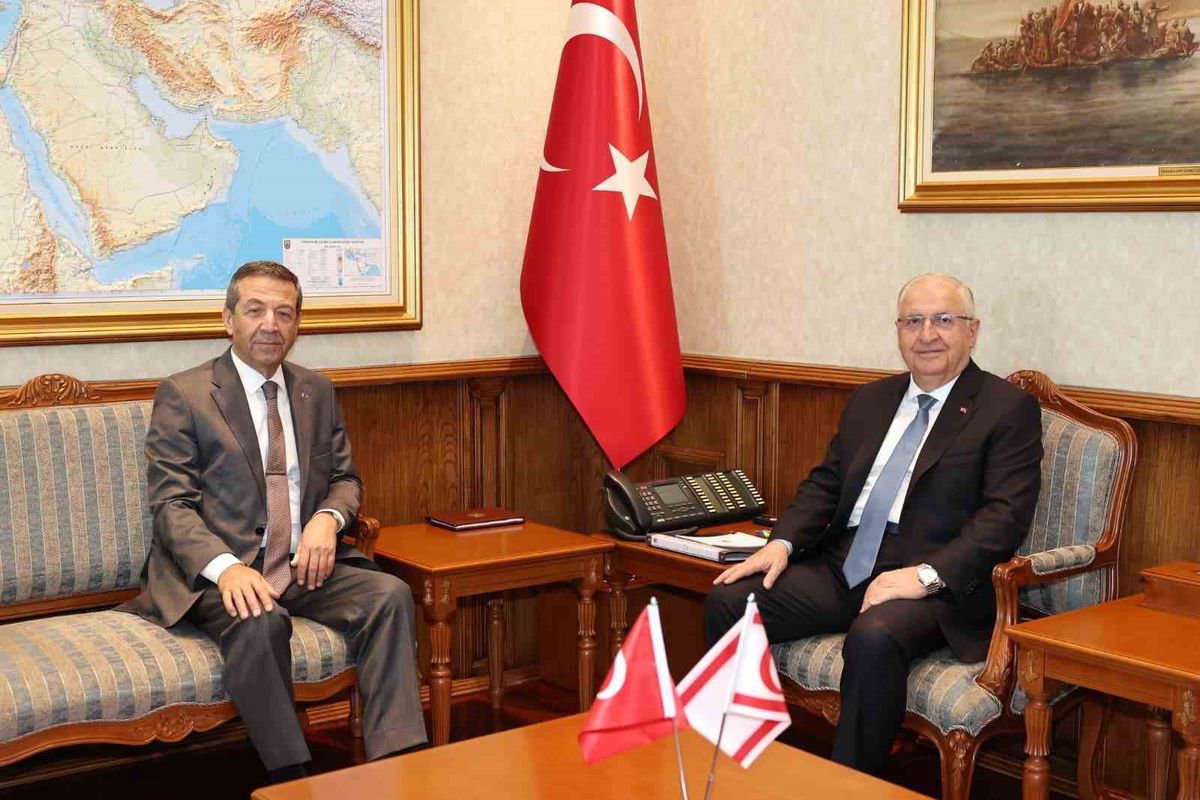 Milli Savunma Bakanı Güler, KKTC Dışişleri Bakanı Ertuğruloğlu'nu ağırladı