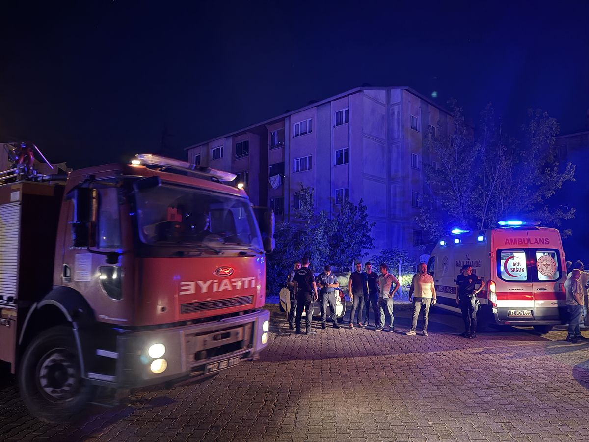 Bingöl'de apartman yangını: 9 kişi dumandan etkilendi