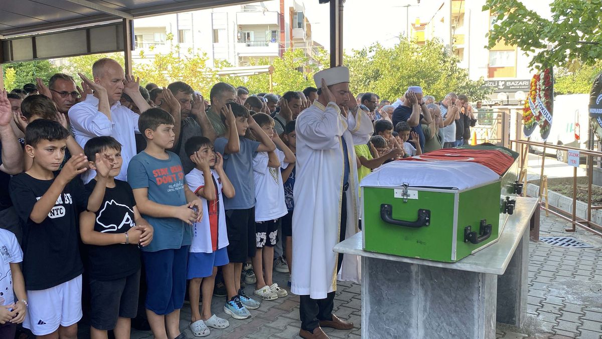 Komşu Dairedeki İlaçlama Zehirlenmesi: Yusuf Talha Çanlı Son Yolculuğuna Uğurlandı