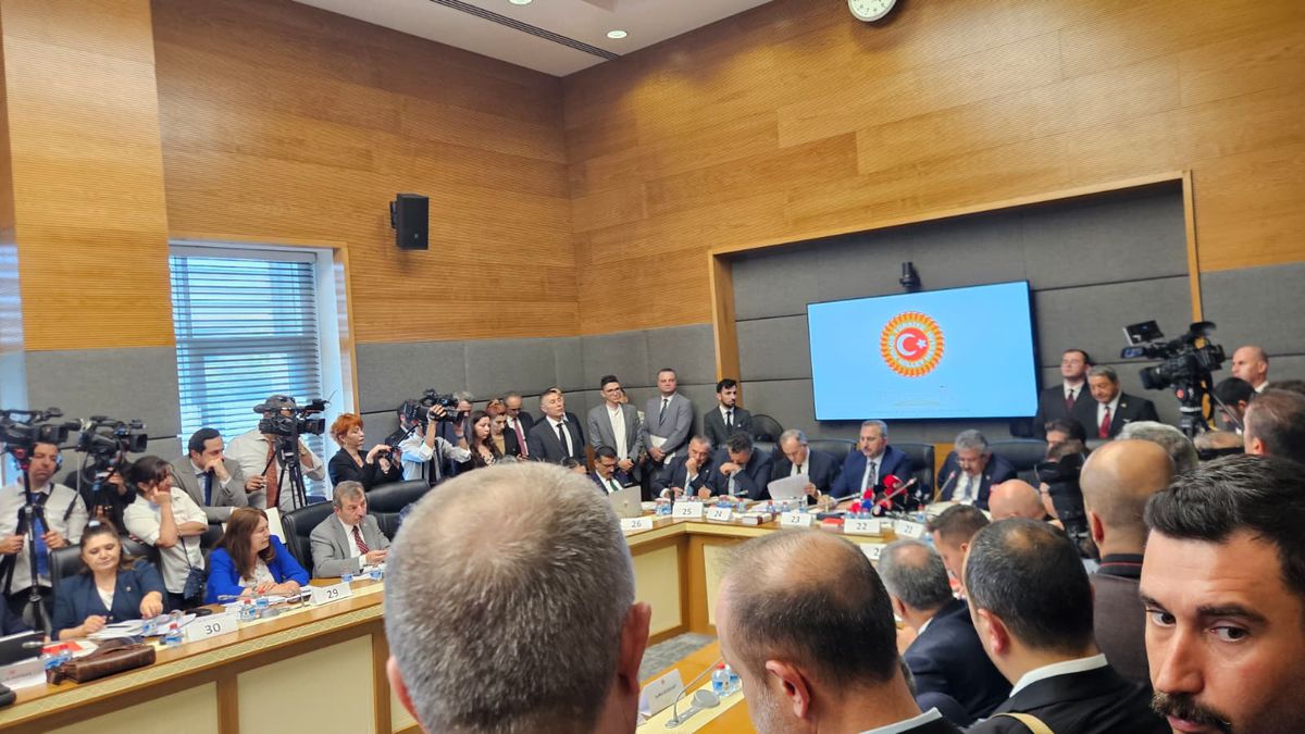 'Çerçeve Yasa' teklifi Adalet Komisyonu'nda... DEM Partili Kılıç Koçyiğit'in Öcalan'a teşekkür etmesine İYİ Parti'den tepki: Meclis'te bebek katili eşit tutulamaz