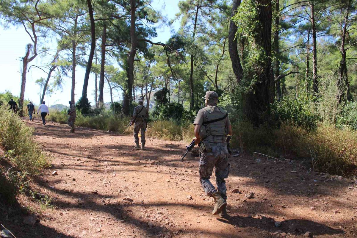 FETÖ'nün 15 Temmuz darbe girişiminde görevli eski yüzbaşı tutuklandı, Marmaris'te yer gösterme çalışmaları sürüyor