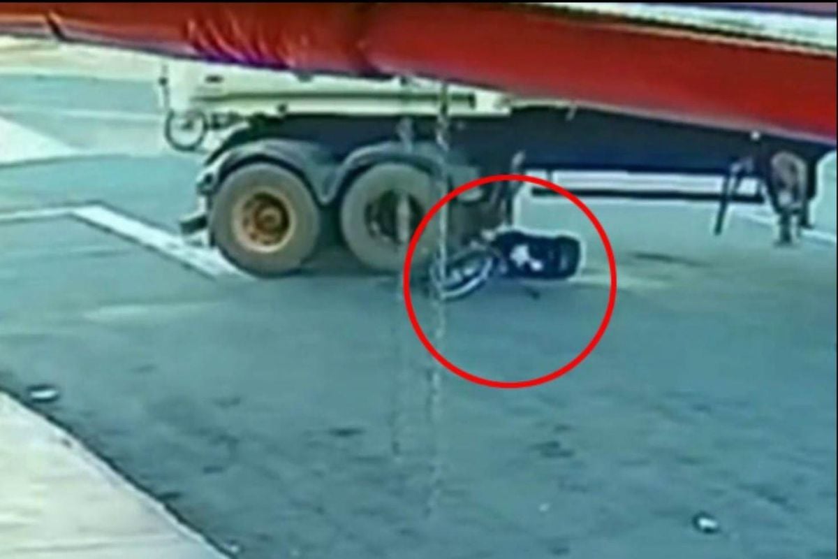 Dev kamyonun altında sürüklendi, burnu bile kanamadan kurtuldu