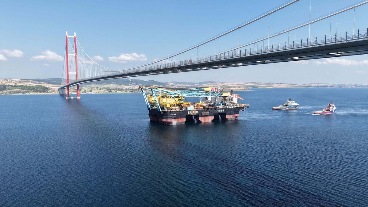 Dünyanın En Büyük 3. Vinç Gemisi 1915 Çanakkale Köprüsü'nden Geçti