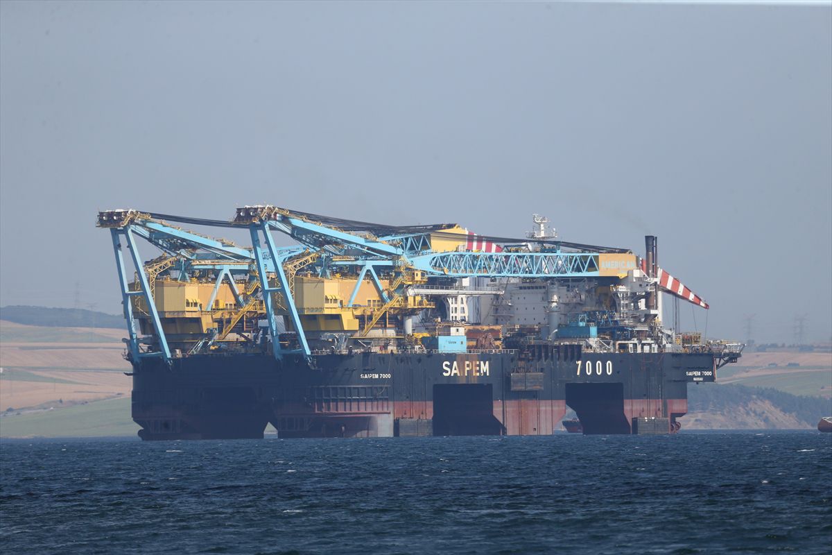 Saipem 7000 Çanakkale Boğazı’ndan Geçiyor