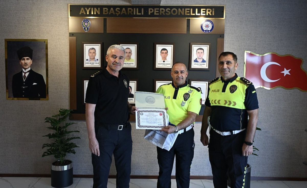 Düzce'de Başarılı Polislere Ödül