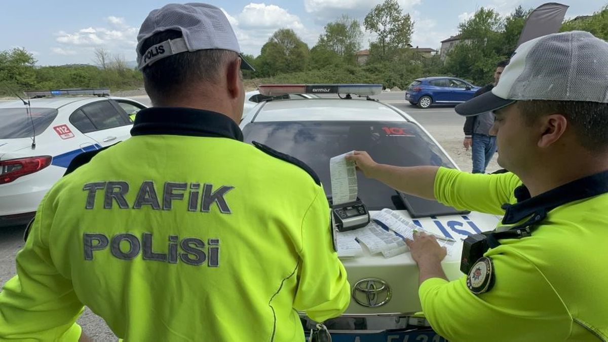Düzce'de Trafik Denetiminde 1178 Sürücüye Ceza, 142 Araç Trafikten Men Edildi