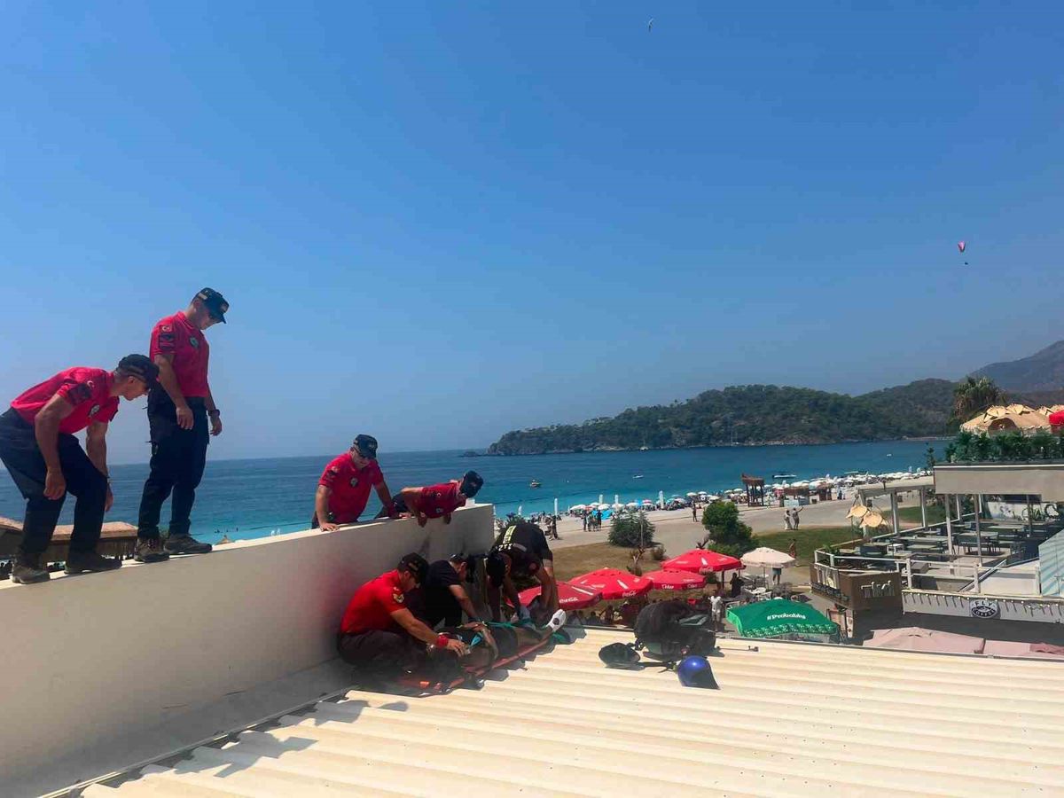 Fethiye'de Tandem Yamaç Paraşütü Kazası: 2 Yaralı