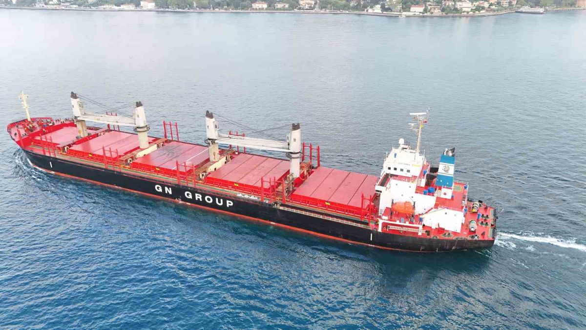 Hasarlı Panama Bayraklı Gemi İstanbul Boğazı'nı Geçti