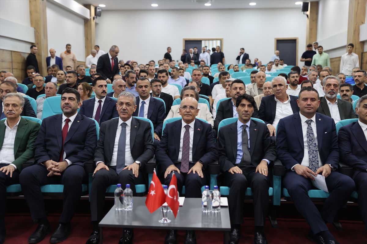 Bakan Şimşek Mardin'de İş Dünyası ve Siyasi Temaslarda Bulundu
