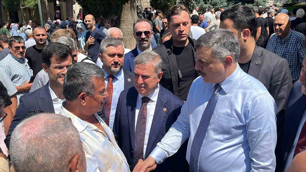 Bakan Çiftçi Sinop'ta Cuma ve Cenaze Namazlarına Katıldı