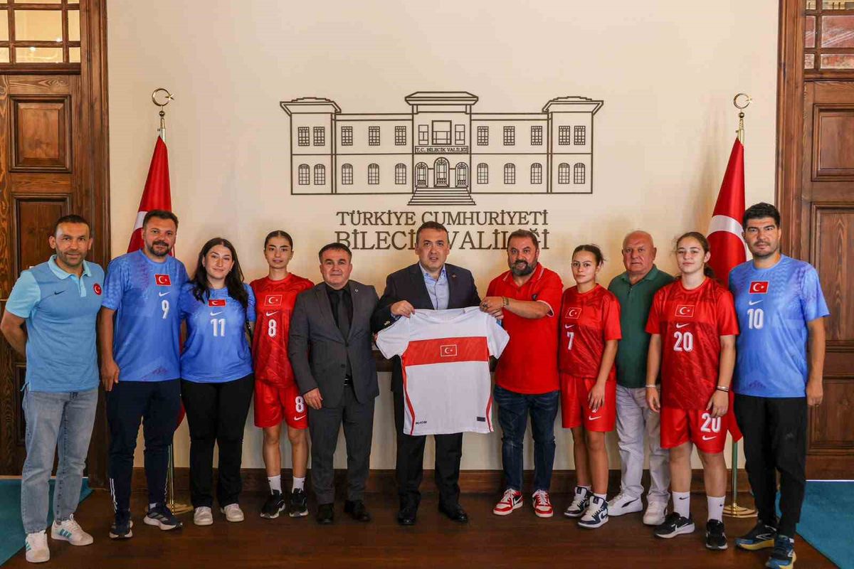 İşitme Engelliler Genç Kız Futsal Milli Takımı Bilecik'te Kampta