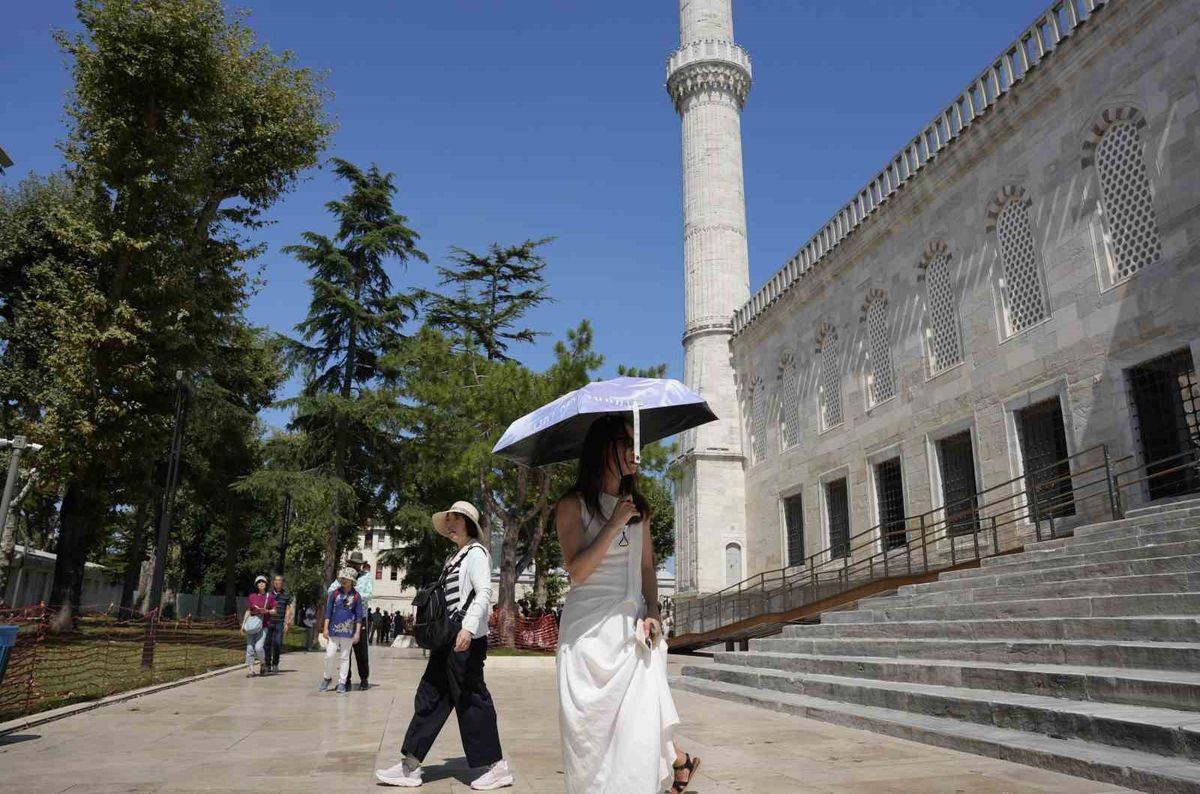 İstanbul'da sıcaklık rekoru: Kireçburnu plajları Antalya'yı aratmadı