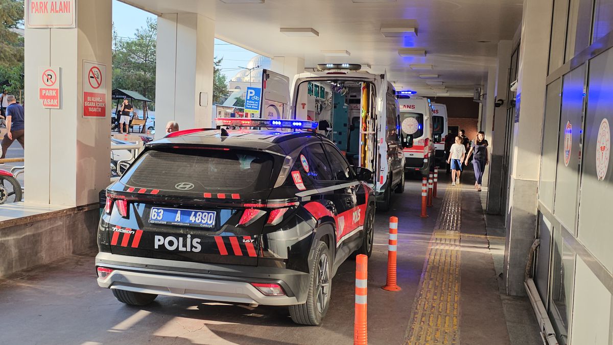 Cinsel İstismar Şüphelisine Hastane Önünde Silahlı Saldırı: 2 Yaralı