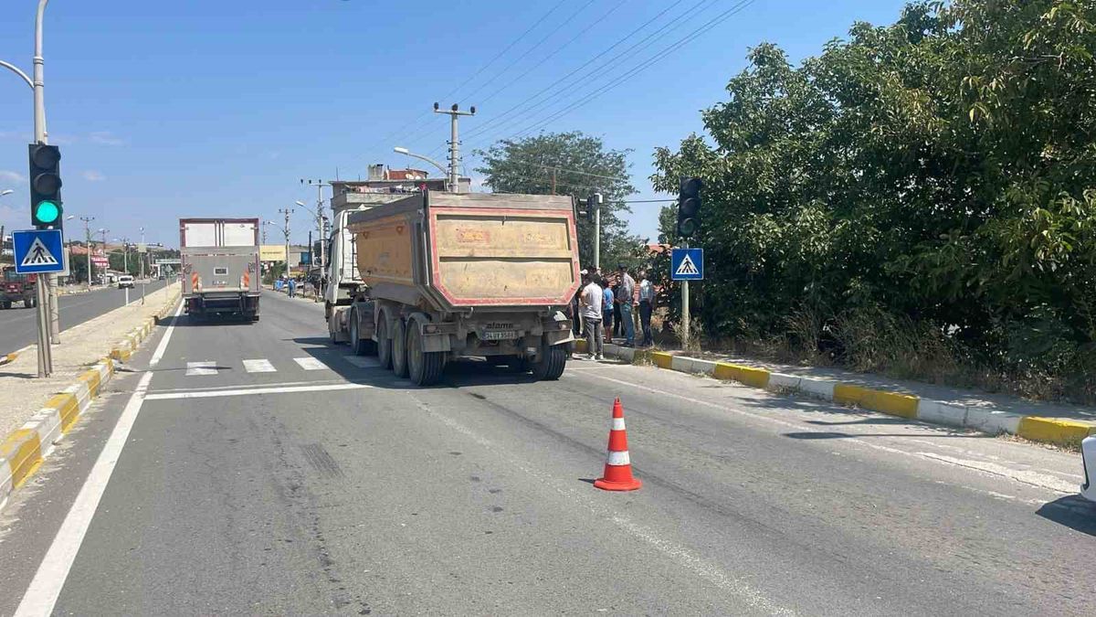 Keşan'da Tır Yayaya Çarptı: 1 Yaralı