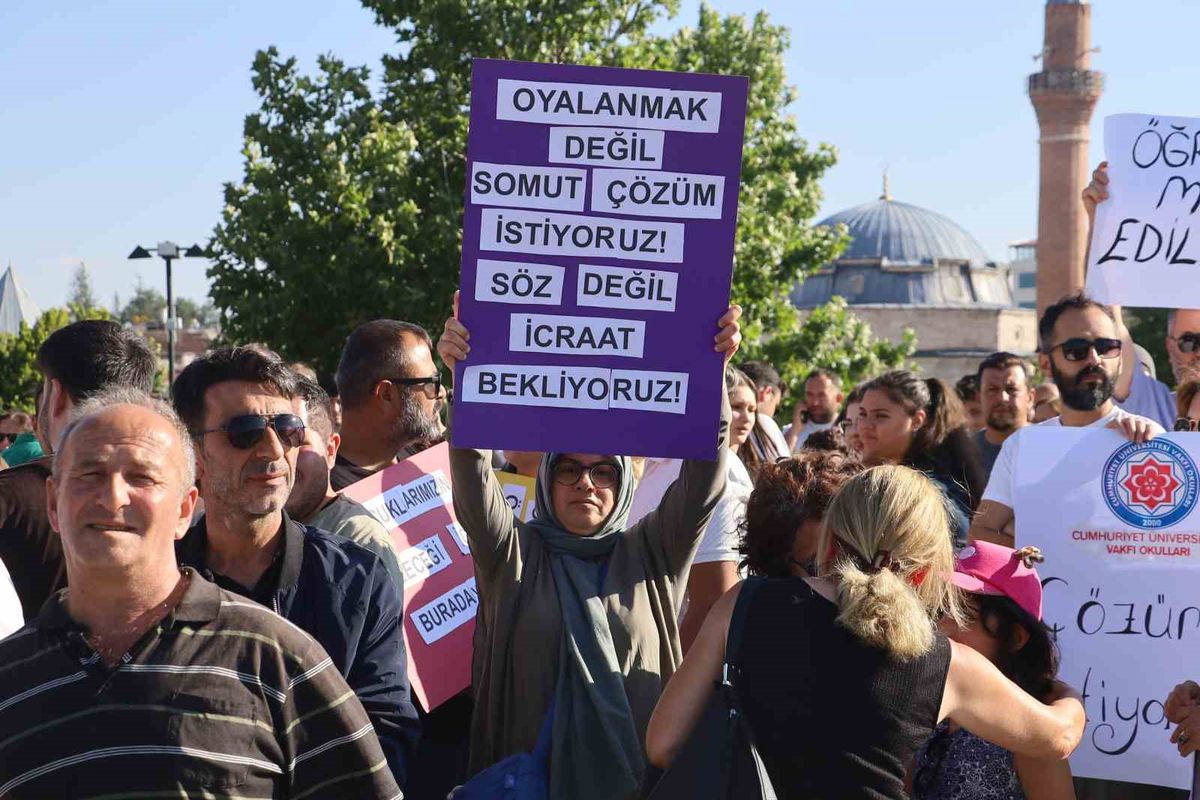 Sivas'ta konkordato mağduru veli ve öğretmenler meydanda