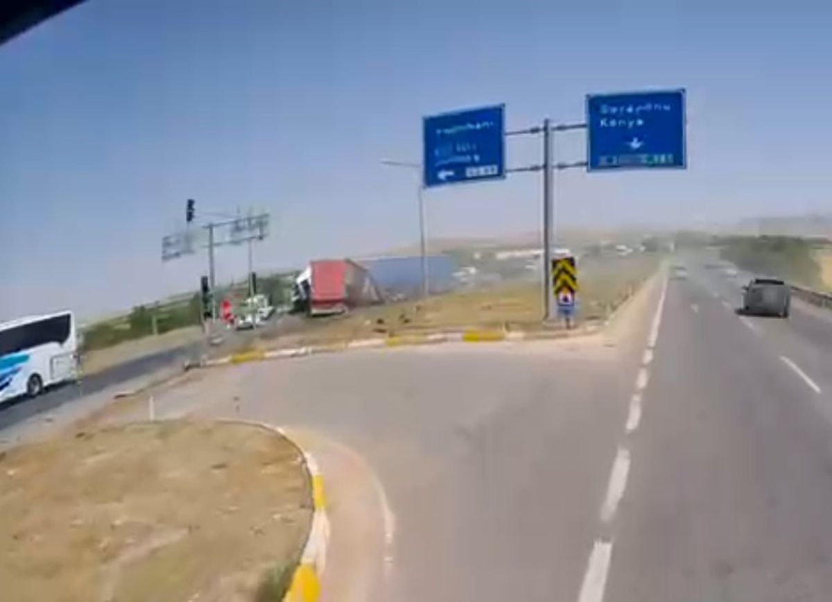 Konya'da tır faciası: 1 ölü, 10 yaralı