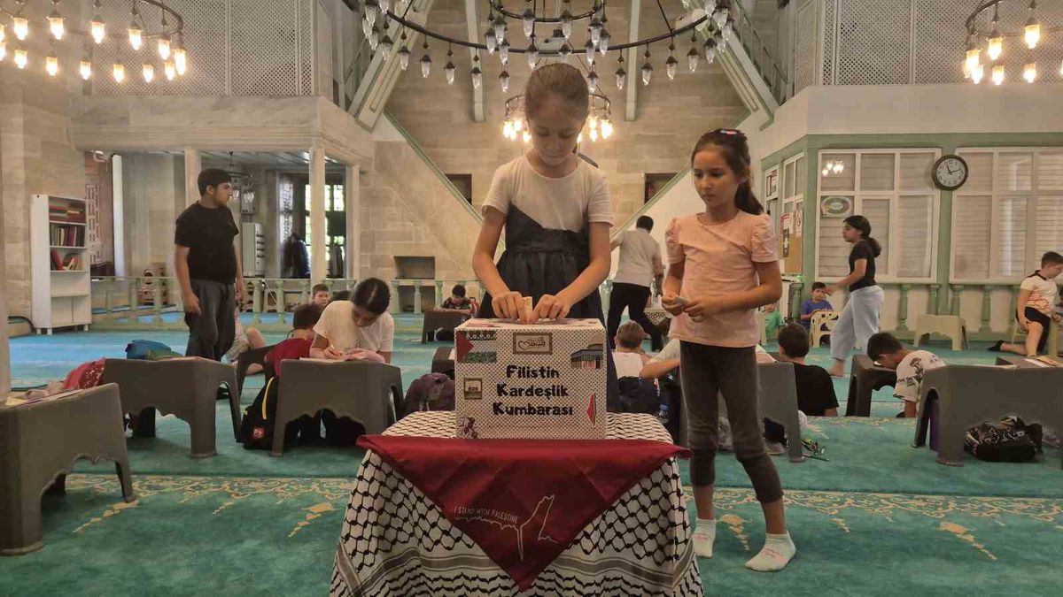 Minik Yüreklerden Filistin'e Anlamlı Destek