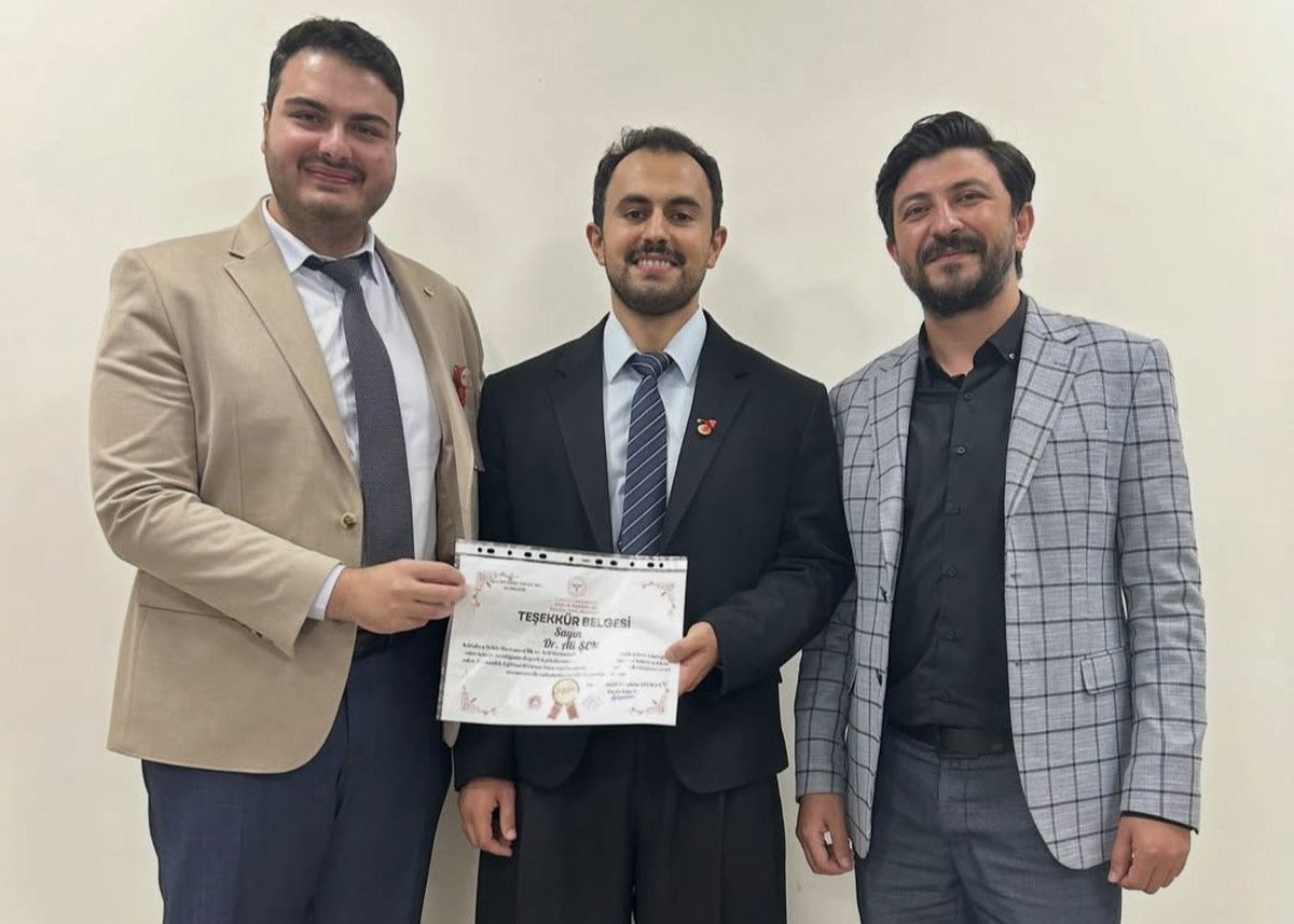 Kütahya'da Dr. Ali Şen Acil Tıp Uzmanı Oldu
