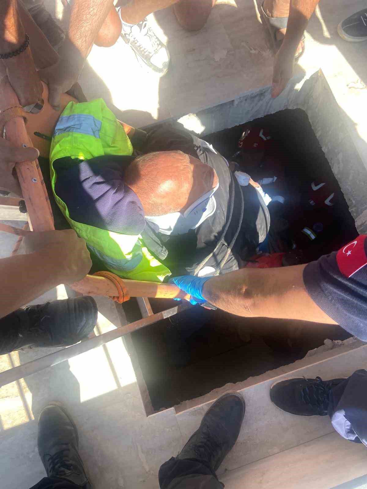 Bodrum'da Havuz Makine Dairesine Düşen Kişi Kurtarıldı