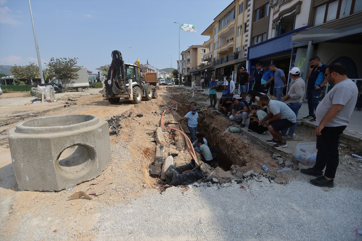 Muğla'da yol çalışmasında tarihi mezar bulundu