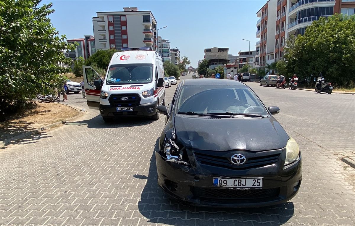 Nazilli'de motosiklet-otomobil çarpıştı: 2 yaralı