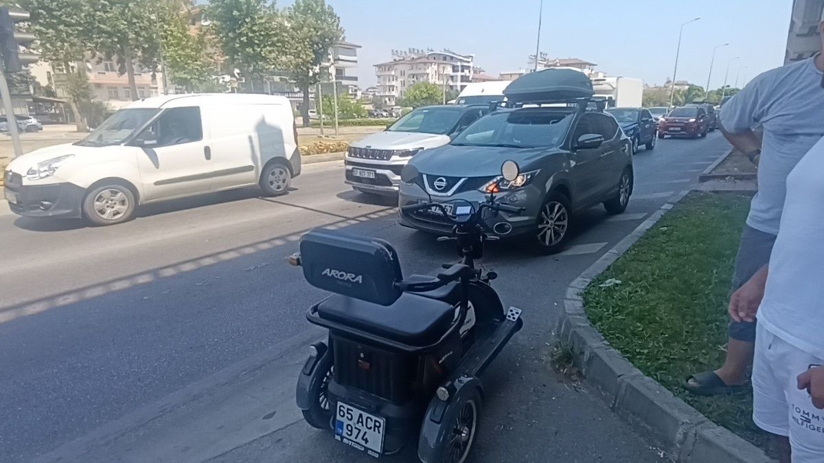 Antalya'da Yeşil Işık Karışıklığı Kaza Getirdi
