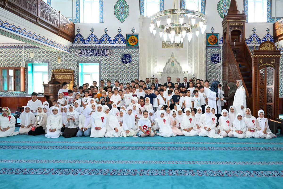 Erzurum Valisi Baruş, Yaz Kur'an Kurslarını Ziyaret Etti