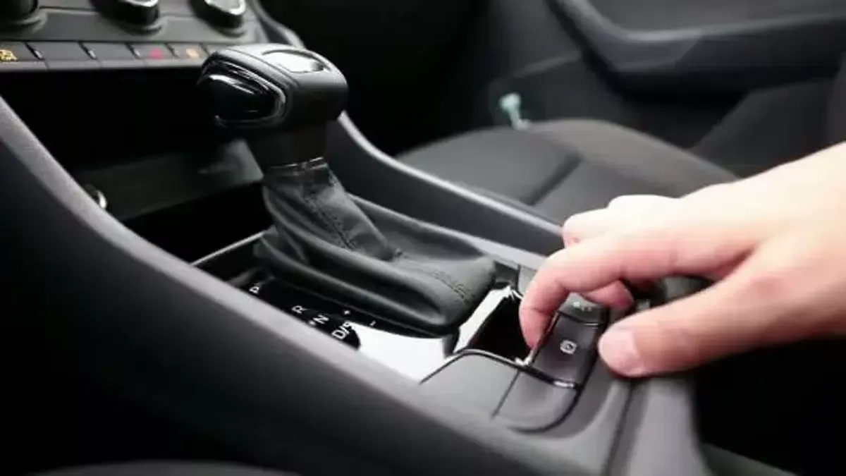 Otomatik Viteste P Konumuna Geçmeden Önce El Freni Çekin