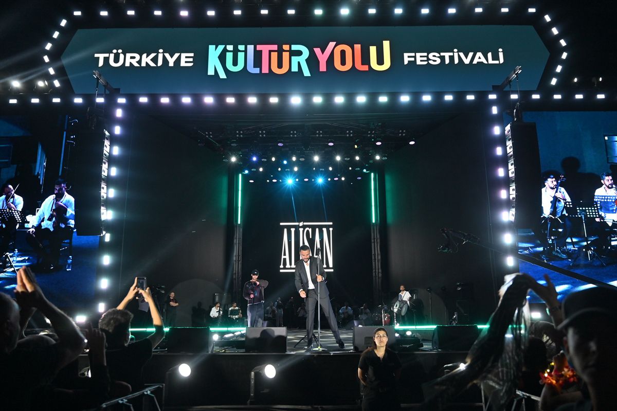 Alişan Nevşehir Kültür Yolu Festivali'nde Hayranlarıyla Buluştu