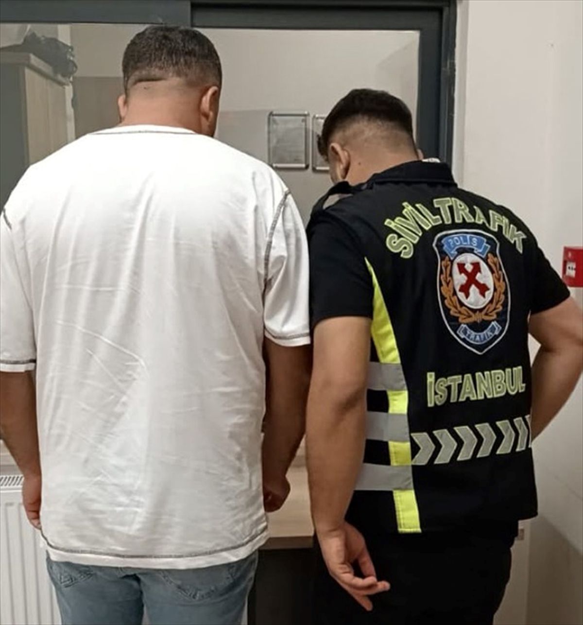 Düğün konvoyunda havaya ateş açana ev hapsi