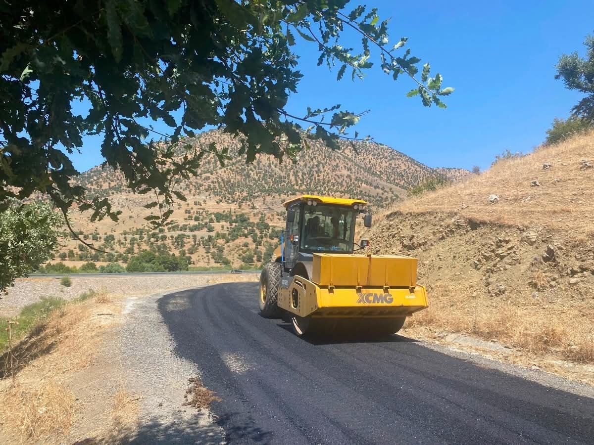 Sason'da köy yollarında bakım çalışmaları sürüyor