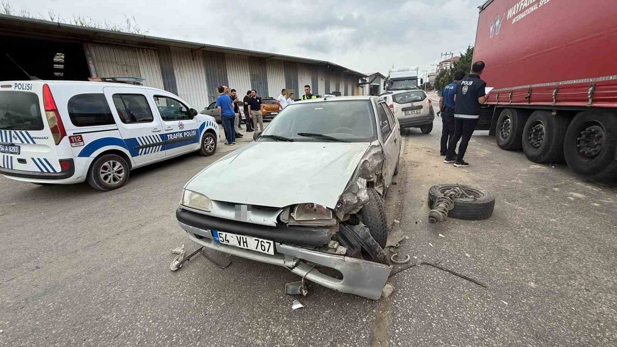Kaynarca'da kaza: 2 yaralı, kaza anı kamerada