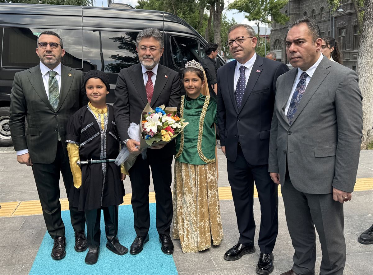 Bakan Yumaklı Kars’ta Temaslarda Bulundu