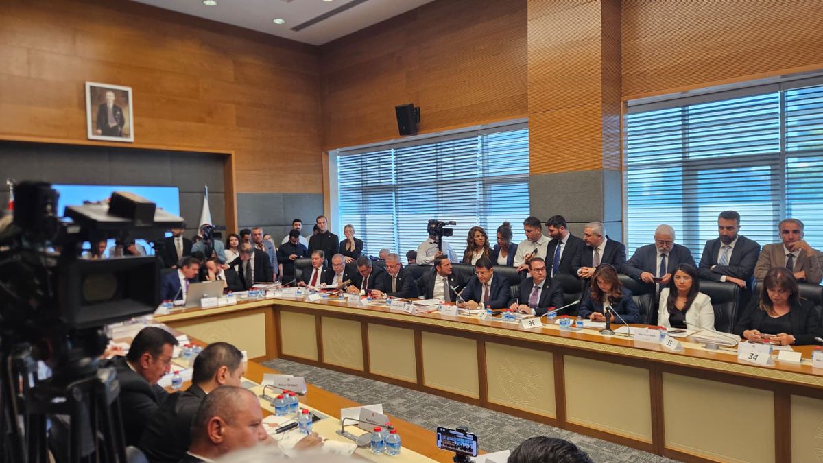 TBMM Adalet Komisyonu'nda 'çerçeve yasa' teklifi görüşmelerinde salon krizi ve usul tartışması yaşandı