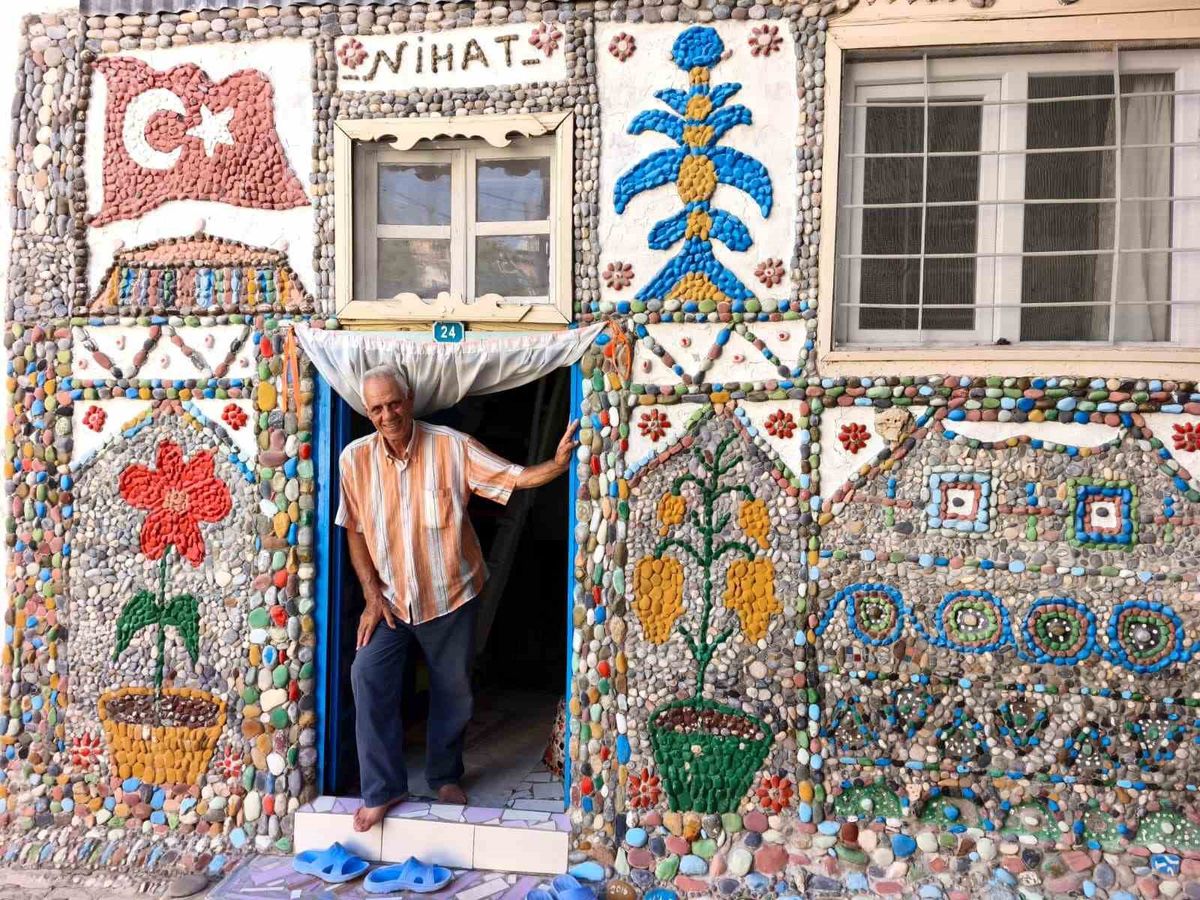 74 Yaşındaki Nihat Sürücü, Çakıl Taşlarıyla Köyünü Açık Hava Müzesine Çevirdi