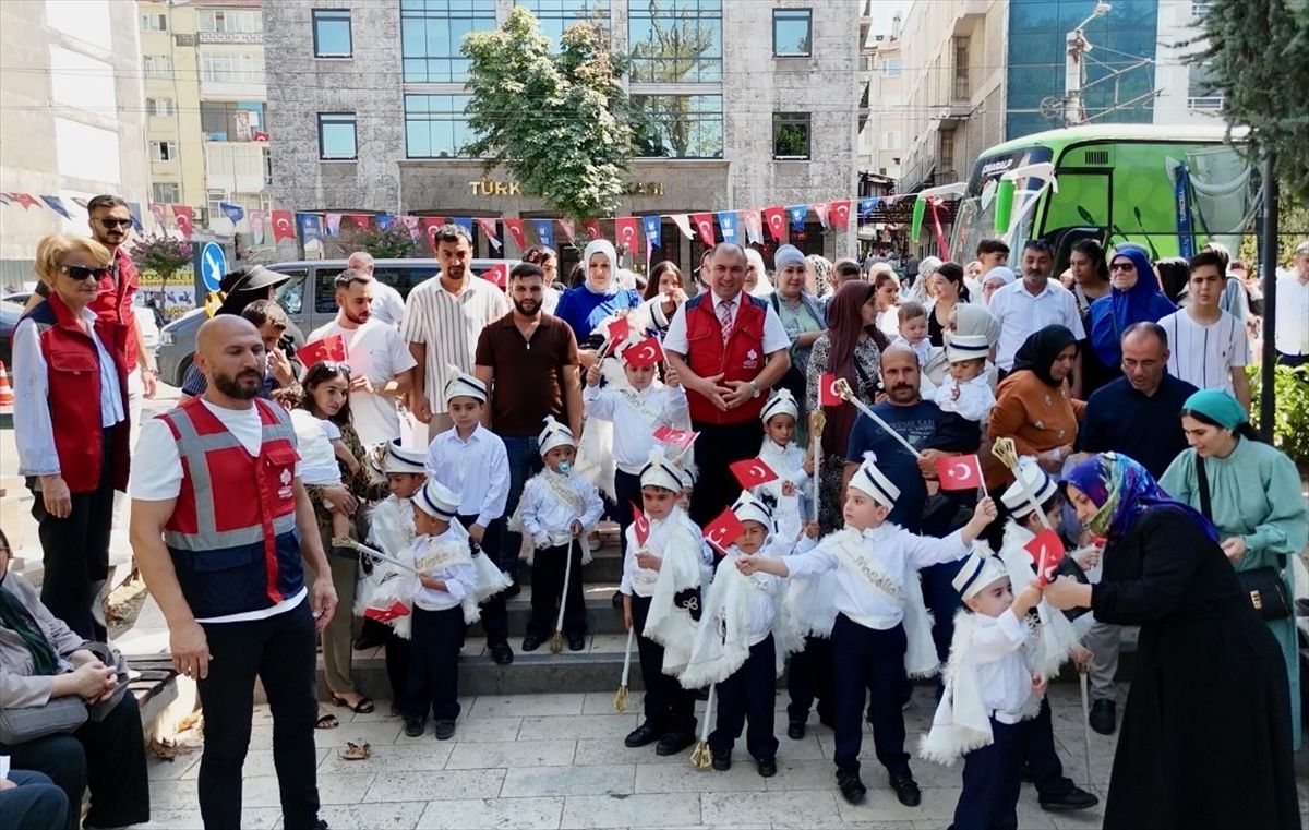 Bursa'da 530 Yıllık Vakıf Geleneği: 25 Çocuk Sünnet Ettirildi