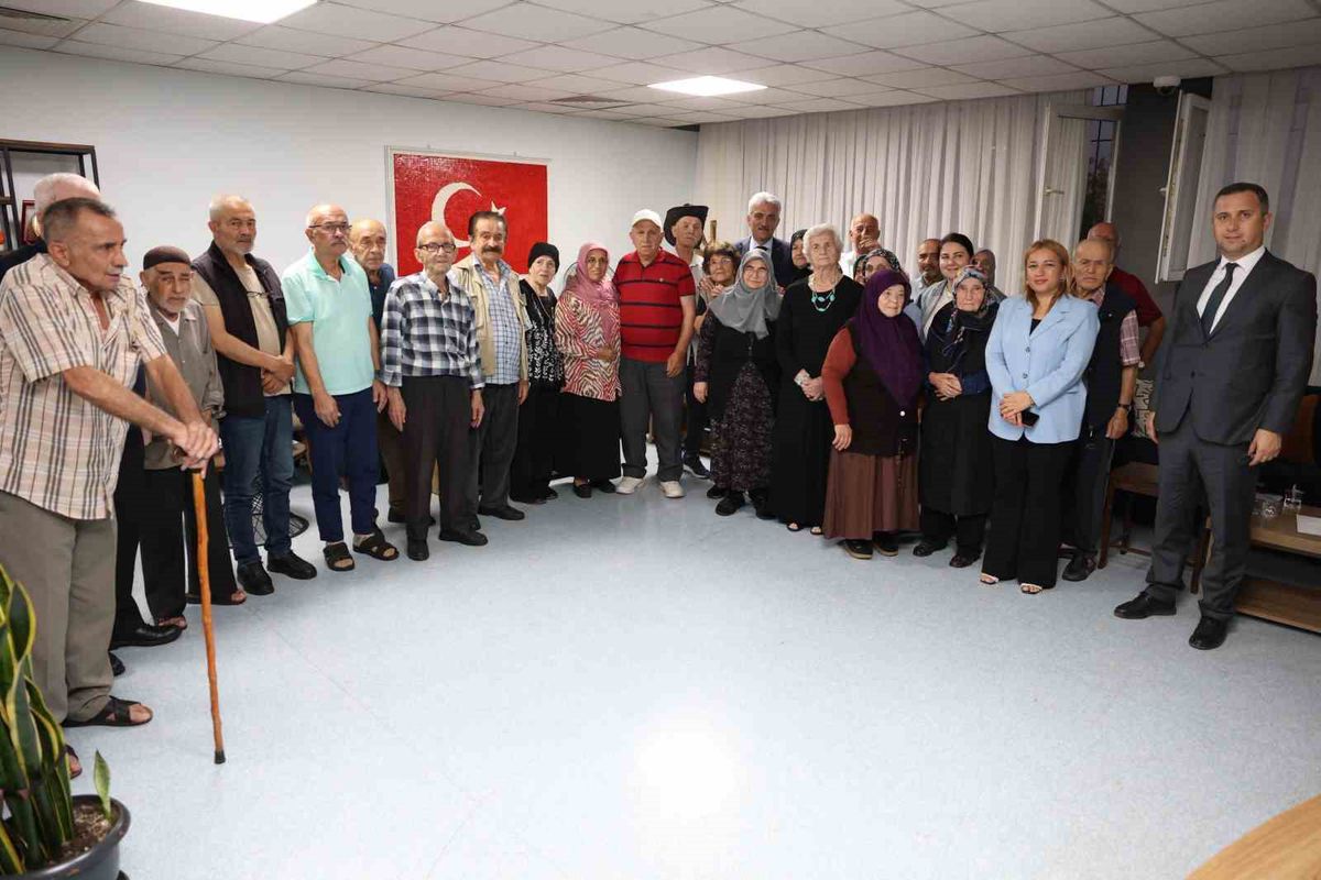 Vali Makas, Huzurevi Sakinlerinin Doğum Gününü Kutladı